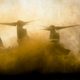 Ilustración para el artículo titulado La impactante foto de un V-22 Osprey aterrizando en el desierto